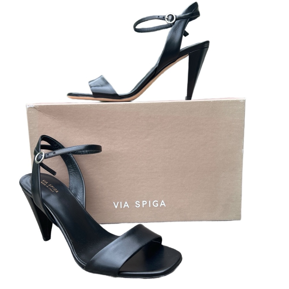New Via Spiga Black Ria Cone Heels with Sleek Design
